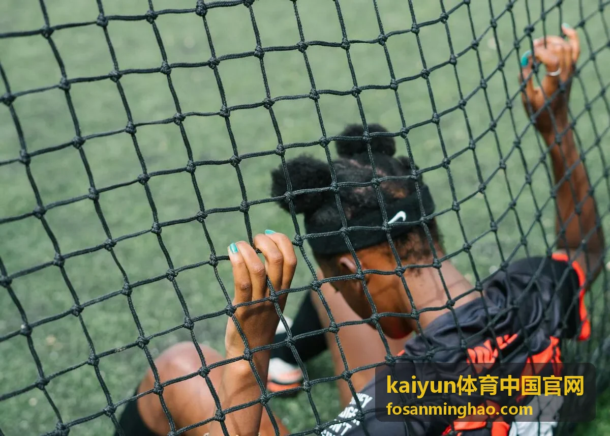 kaiyun体育中国官网体能训练房内的力量器械与功能训练区域